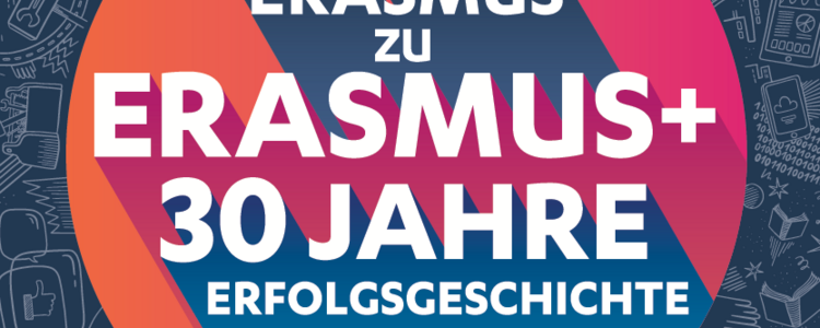 Erasmus 30 Jahre Plakat mit Text "Von Erasmus zu Erasmus+ 30 Jahre Erfolgsgeschichte". Hintergrund ist dunkelblau, mit einem roten Kreis in der Mitte, wo sich der Schriftzug in weißer Farbe befindet.