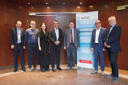 Gruppenfoto der Vortragenden des ersten Konferenztages.