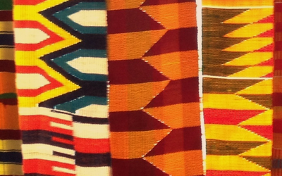 Afrikanische bunte Stoffe mit verschiedenen Mustern