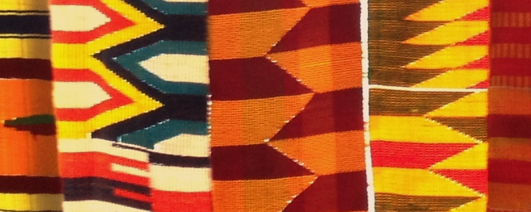 Afrikanische bunte Stoffe mit verschiedenen Mustern