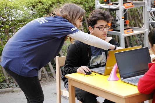 Schüler/innen beim roadLAB des BMBWFs