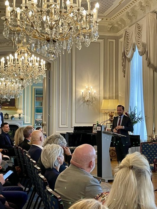 OeAD-Geschäftsführer Jakob Calice spricht zum Publikum der Veranstaltung.