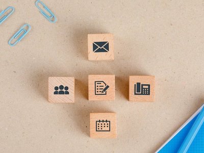 5 wooden cubes, office supplies