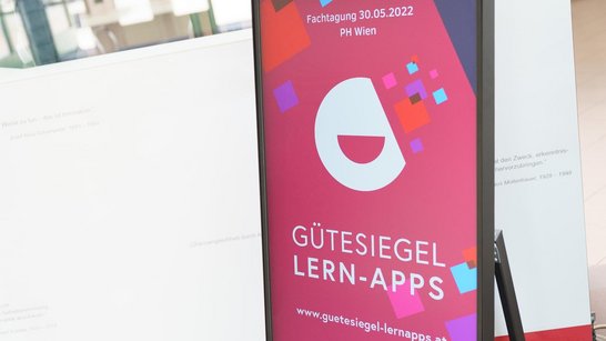 Foto der Anzeige-Tafel zur 1. Lern-Apps Fachtagung