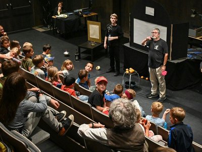 Szene aus dem Schattentheater