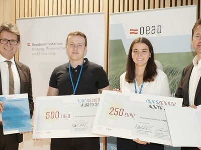 Gewinner/innnen Young Science Inspiration Award mit Bildungsminister und OeAD-Geschäftsführer