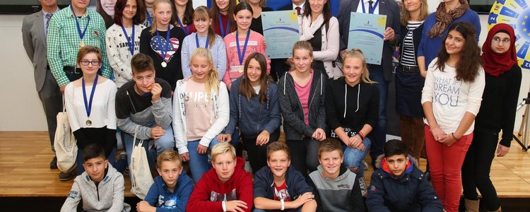 Schüler und Schülerinnen der Neuen Mittelschule Weitensfeld bei der eTwinning-Preisverleihung.