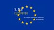 Die EU-Flagge, durchzogen mit der Aufschrift "9. Mai Europatag | für Frieden und Einheit in Europa #EuropeDay"