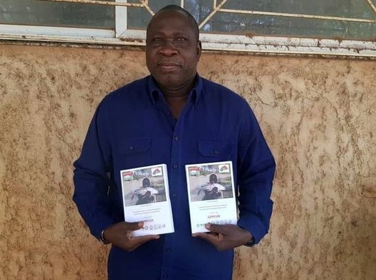 Raymond_Ouedraogo holding the new SUSFISHBook
