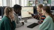 Junge Menschen betrachten und zeigen auf eine Grafik an einem PC