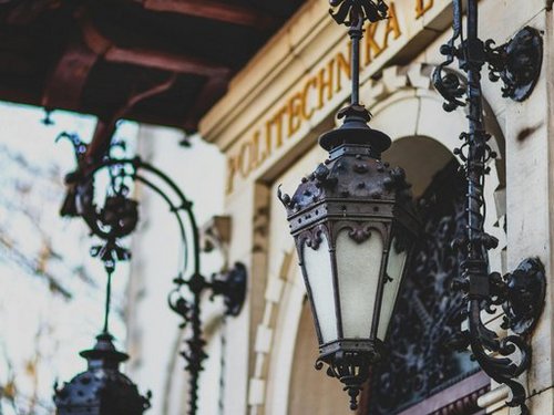 Fassade der Technischen Universtität in Łódź.
