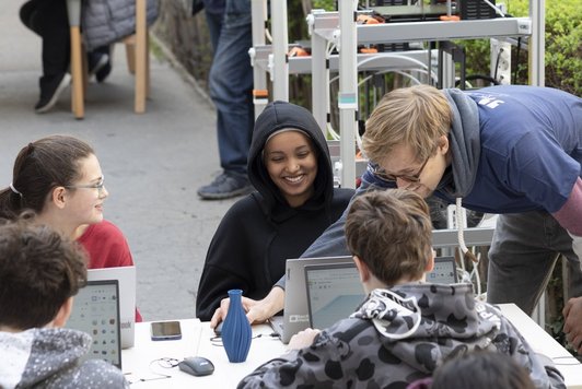 Schüler/innen beim radLAB des BMBWFs