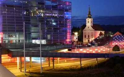 Ars Electronica Center in Linz bei Nacht