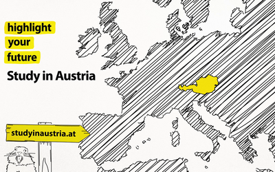 Europa-Landkarte mit Österreich im Zentrum. Murmeltier hält Schild mit www.studyinaustria.at hoch