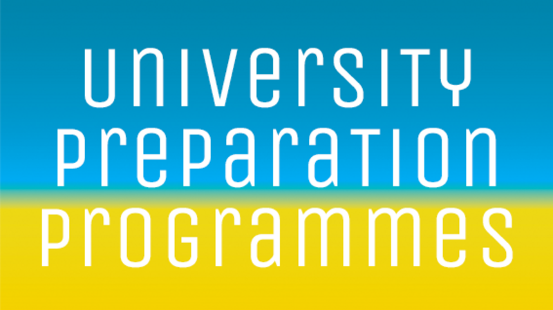 Hintergrund mit blau gelb und Text University Preparation Programmes