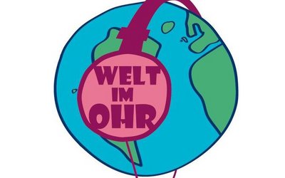 Logo der Radiosendung Welt im Ohr: Erdkugel mit Kopfhörern