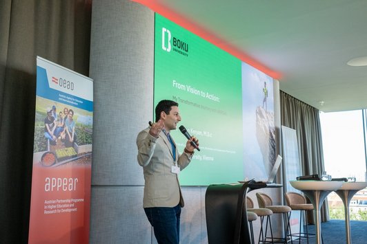 Tigran Keryan, BOKU University (Speaker) spricht über seine akademischen Erfahrungen mit und durch APPEAR ermöglicht. 