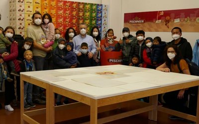 Group of international reseacher families in the Chocolate Museum